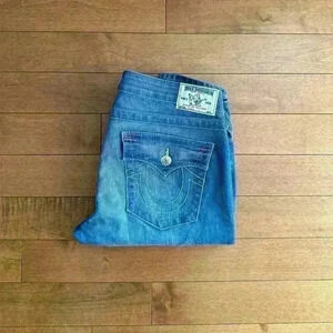 True Religion | Women’s low mid rise light wash skinny jeans size 31(runs small)